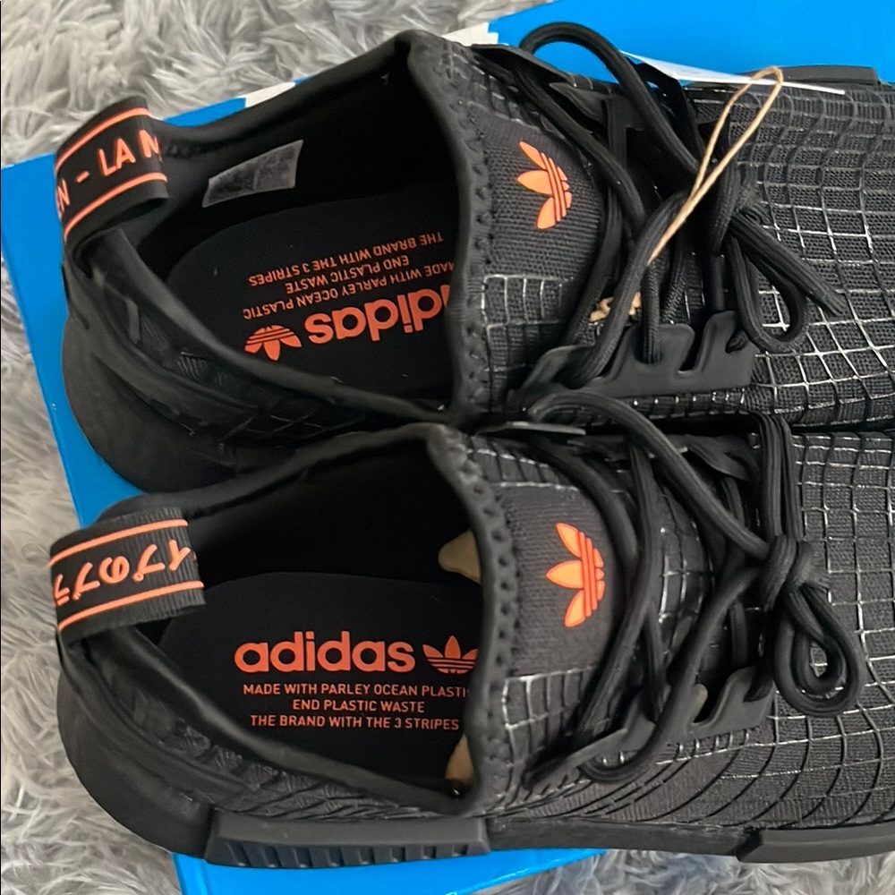 Adidas Triple Black NMD Sz 9 1/2 - Picture 8 of 11
